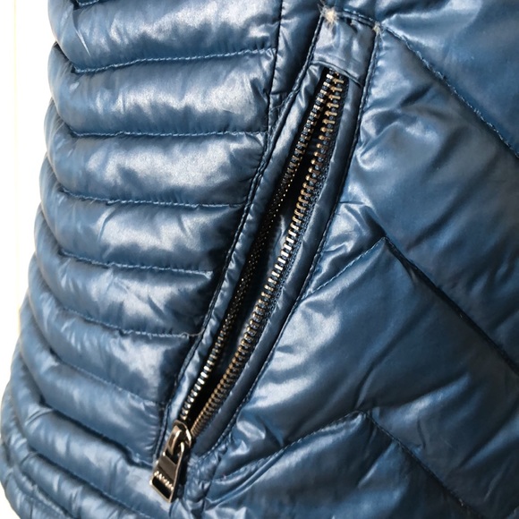 NWOT Calvin Klein Women’s Premium Down Zippered Vest with Headphone access, XL - Picture 5 of 11